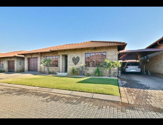 3 BEDROOM CLUSTER FOR SALE IN NEWMARKET